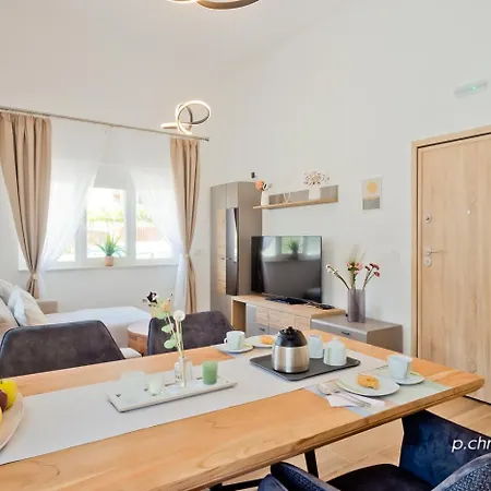 Giannis アパート Diafánion