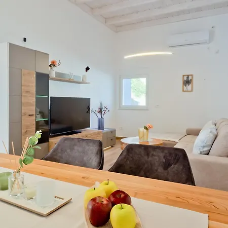 Giannis * Diafánion